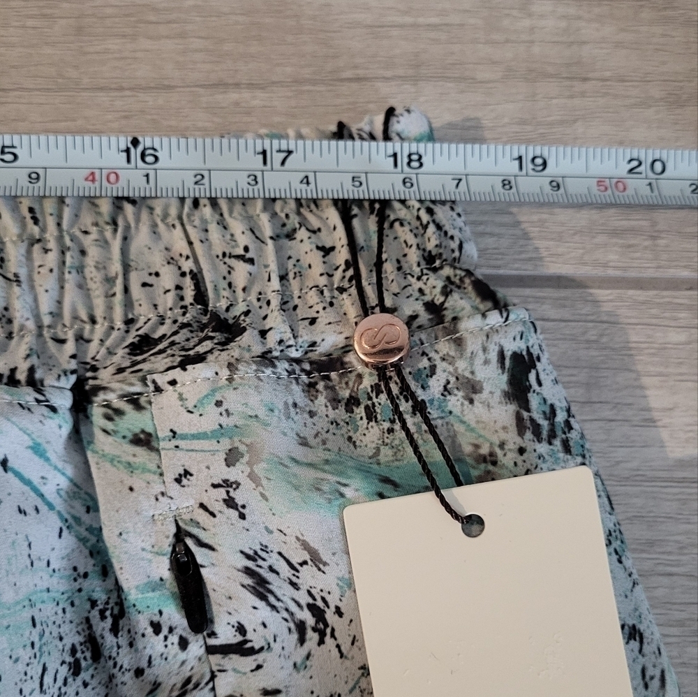 Calia Run Collection Mid Rise Infinity Shorts - Picture 6 of 7